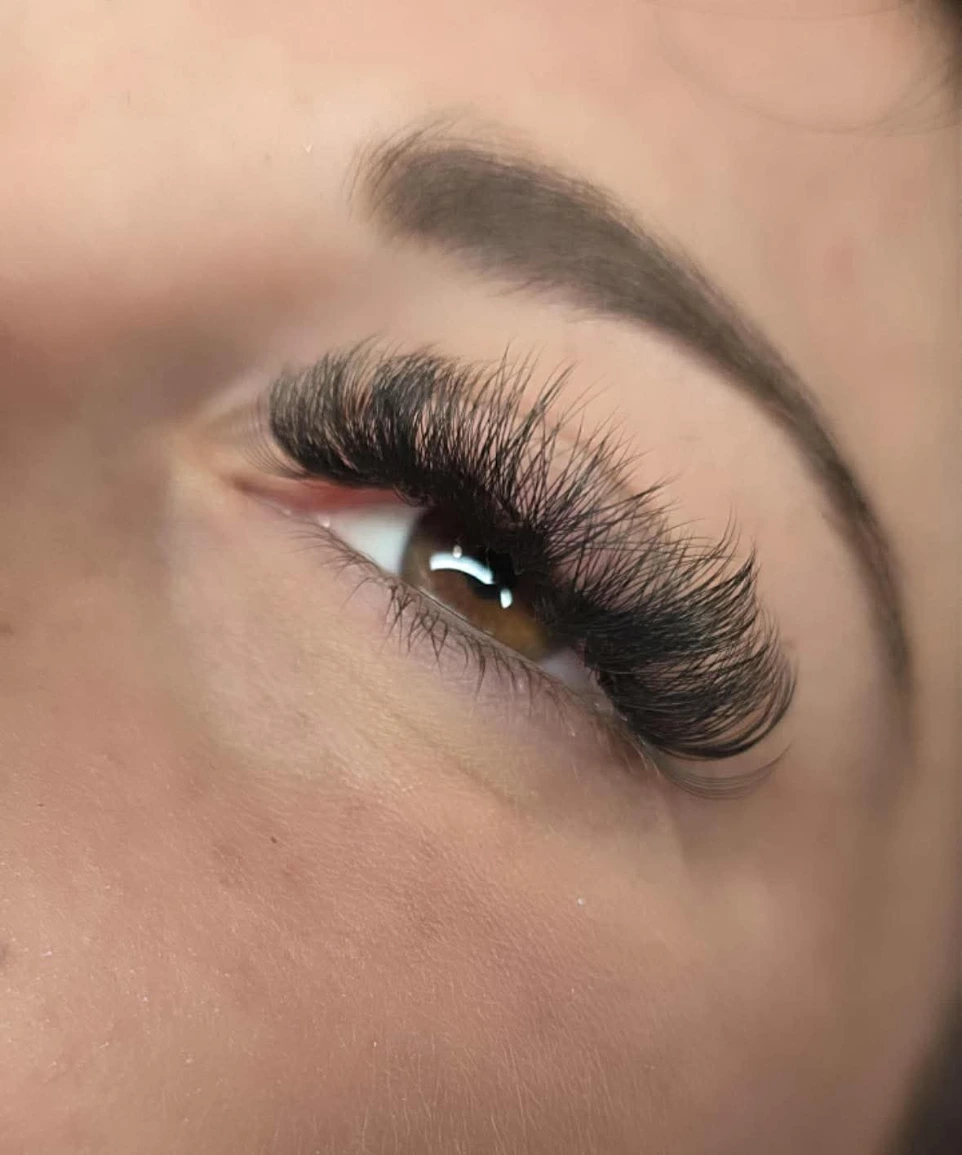 photo de cils posés
